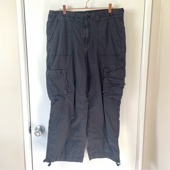 American Eagle Baggy Jogger Washed Black Utility Cargo Size 18 Short - Picture 1 of 16